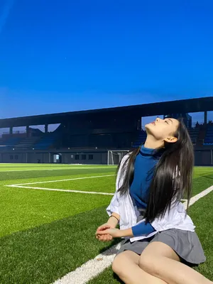 蒋依依傍晚球场俏皮写真图片_4