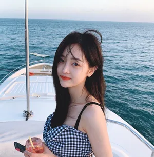 吴宣仪吊带裙海边写真图片_5