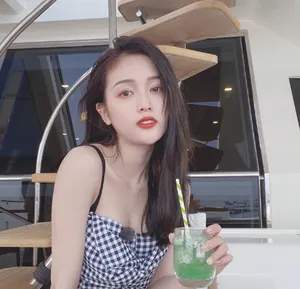 吴宣仪吊带裙海边写真图片_7