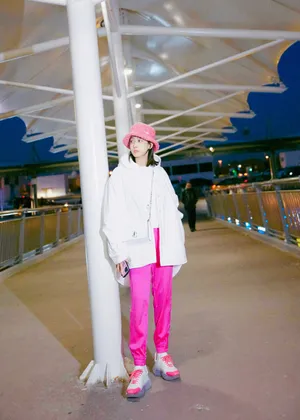 宋茜运动风机场街拍图片_7