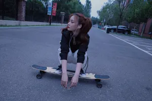 尚语贤双马尾公路活力写真图片_2