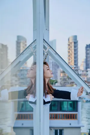 尚语贤英气海边性感写真图片