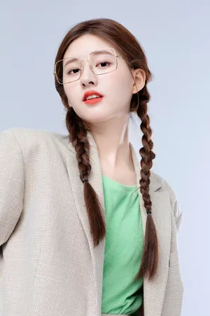 赵露思甜美文艺写真图片_2