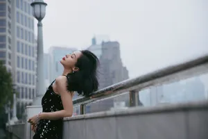 王子文高开叉星空裙性感图片