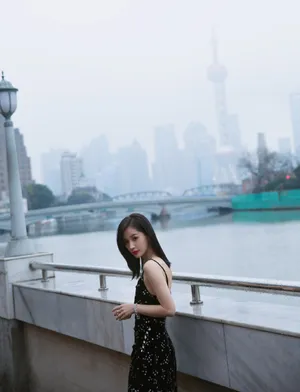 王子文高开叉星空裙性感图片