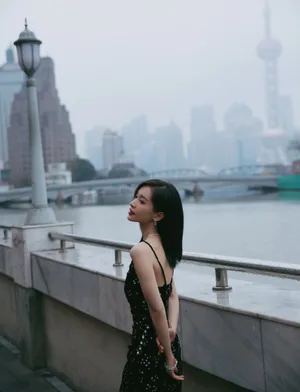 王子文高开叉星空裙性感图片_2
