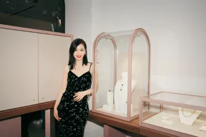 王子文高开叉星空裙性感图片_5