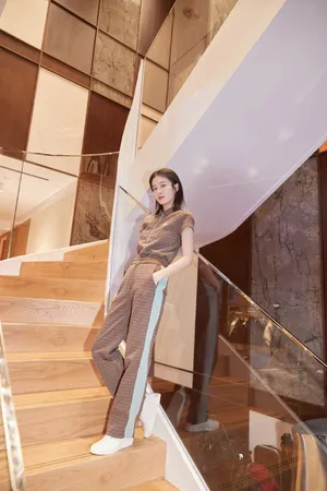 张雪迎甜美性感活动照图片_1
