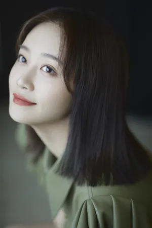 蓝盈莹皮衣酷美写真图片