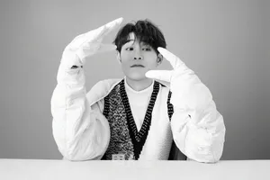 袁昊黑白光影封面大片写真图片_1