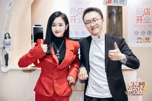 吴宣仪红色西装酷帅写真图片