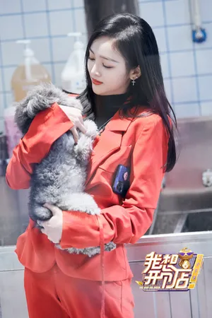 吴宣仪红色西装酷帅写真图片_12