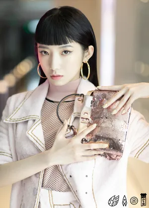 孟美岐个性齐刘海写真图片