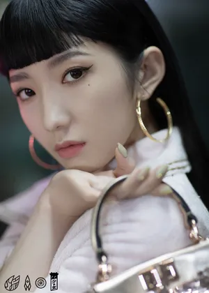 孟美岐个性齐刘海写真图片_4