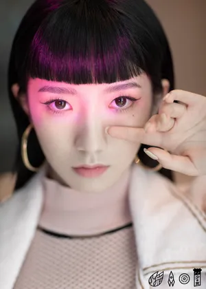 孟美岐个性齐刘海写真图片_5