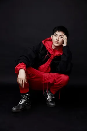 博尔吉特帅气写真图片_6