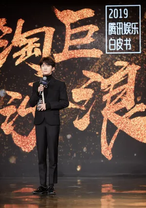 易烊千玺微博之夜帅气图片_8