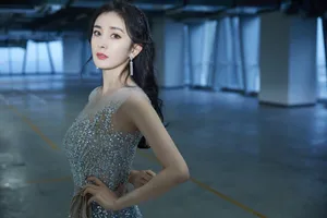 杨幂微博之夜性感魅力图片_4