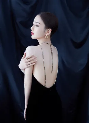 佟丽娅微博之夜性感写真图片_3