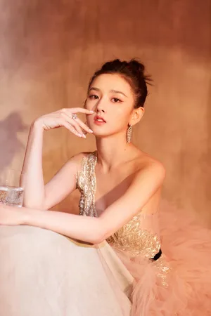 宋祖儿微博之夜性感时尚写真图片