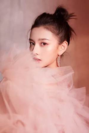 宋祖儿微博之夜性感时尚写真图片_2