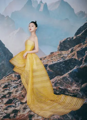 周冬雨优雅时尚仙气写真图片_3