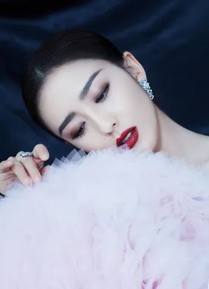 佟丽娅个性优雅性感写真图片_2