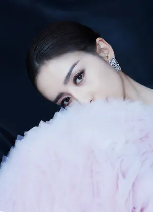 佟丽娅个性优雅性感写真图片_4