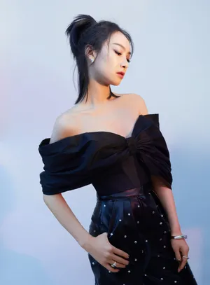 宋茜蝴蝶上衣灵动俏皮写真图片