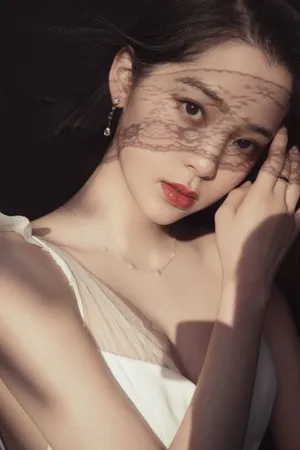 欧阳娜娜白色露背礼服性感图片