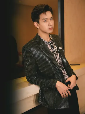 李现2019微博之夜帅气图片