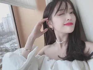 吴宣仪微博之夜甜美自拍照图片_2