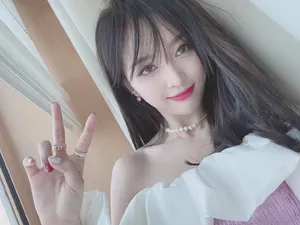 吴宣仪微博之夜甜美自拍照图片_4