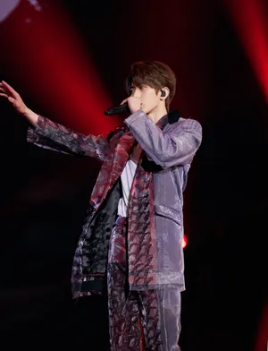 蔡徐坤2019微博之夜舞台照图片_3