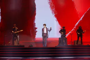 蔡徐坤2019微博之夜舞台照图片_9