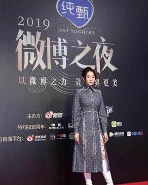 李小冉微博之夜性感迷人写真_5