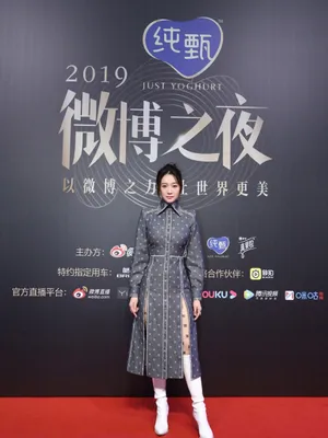李小冉微博之夜性感迷人写真_6