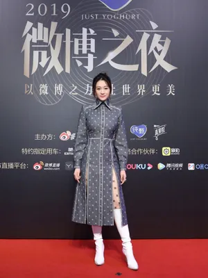 李小冉微博之夜性感迷人写真_7