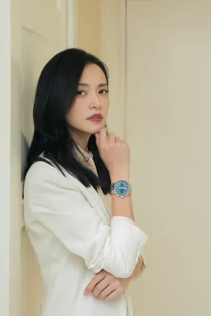 姚晨白色西服干练气质写真图片_5