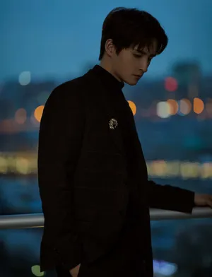 张远暗格西服酷黑写真图片_4
