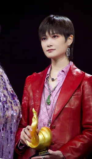 李宇春微博之夜个性炫酷写真_11