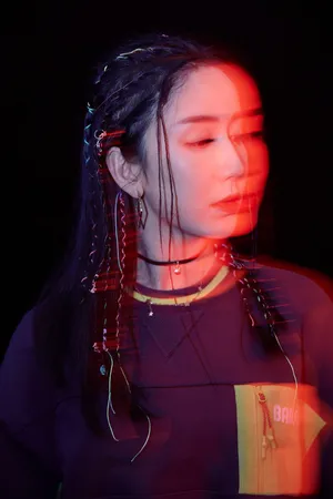 娄艺潇嘻哈风时髦写真图片_3