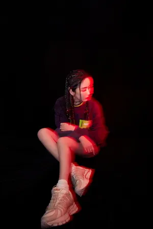 娄艺潇嘻哈风时髦写真图片_4