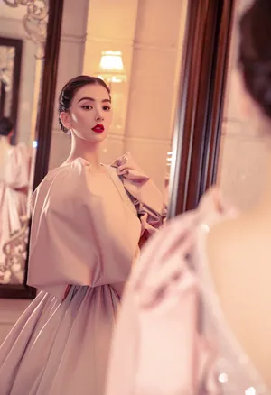 “天王嫂”方媛优雅性感图片_3