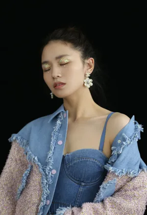 黄英优雅时尚写真图片