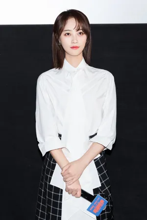 蓝盈莹时尚干练路演图片