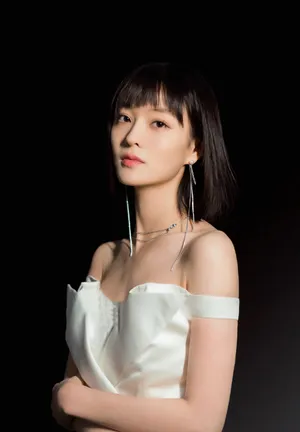 王佳宇清新可爱活动照图片