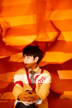 汪苏泷帅气学院风写真图片_5