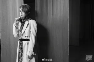 刘也星空眼妆时尚写真图片_5