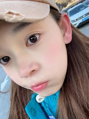 陈瑶可爱俏皮街拍照图片_5
